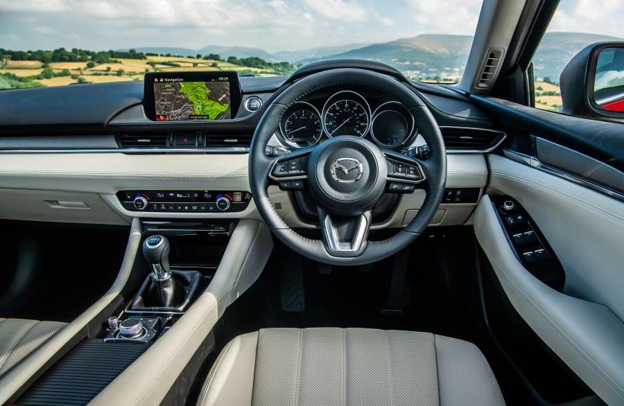 Торпедо Mazda6 Tourer (GJ) 2018 года  (UK) (фото 23 из 38)